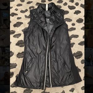 Lululemon women’s black vest size 6